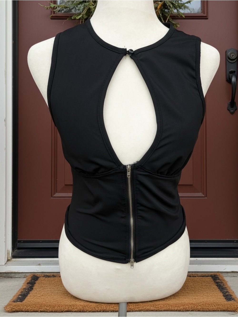 Source Unknown Black Sleeveless Keyhole Zip Front Tank